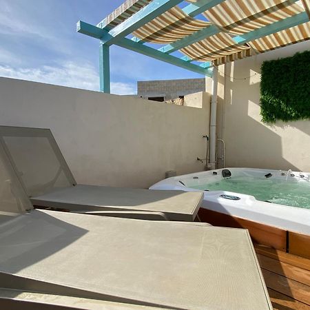 Amazing 4-Bedroom Sliema Town House With Jacuzzi Екстериор снимка