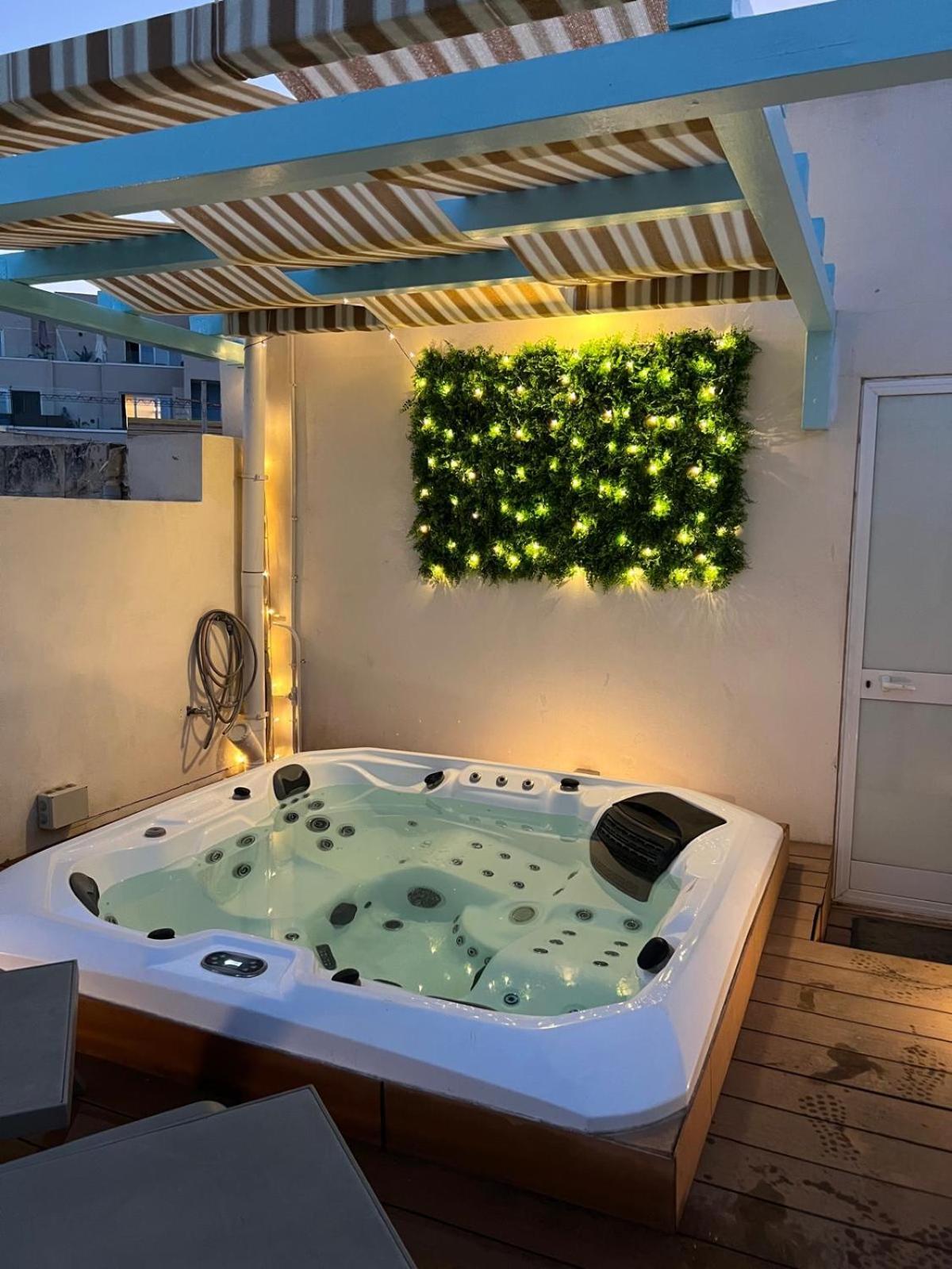 Amazing 4-Bedroom Sliema Town House With Jacuzzi Екстериор снимка
