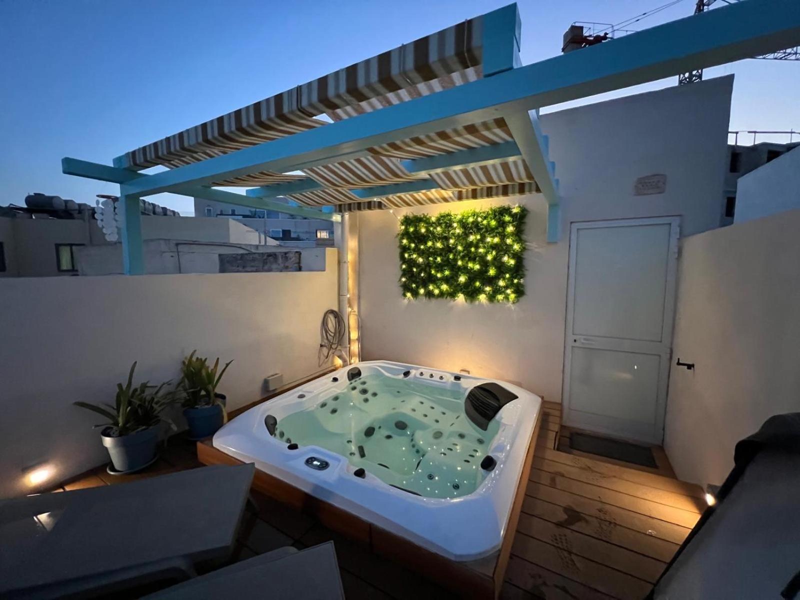 Amazing 4-Bedroom Sliema Town House With Jacuzzi Екстериор снимка