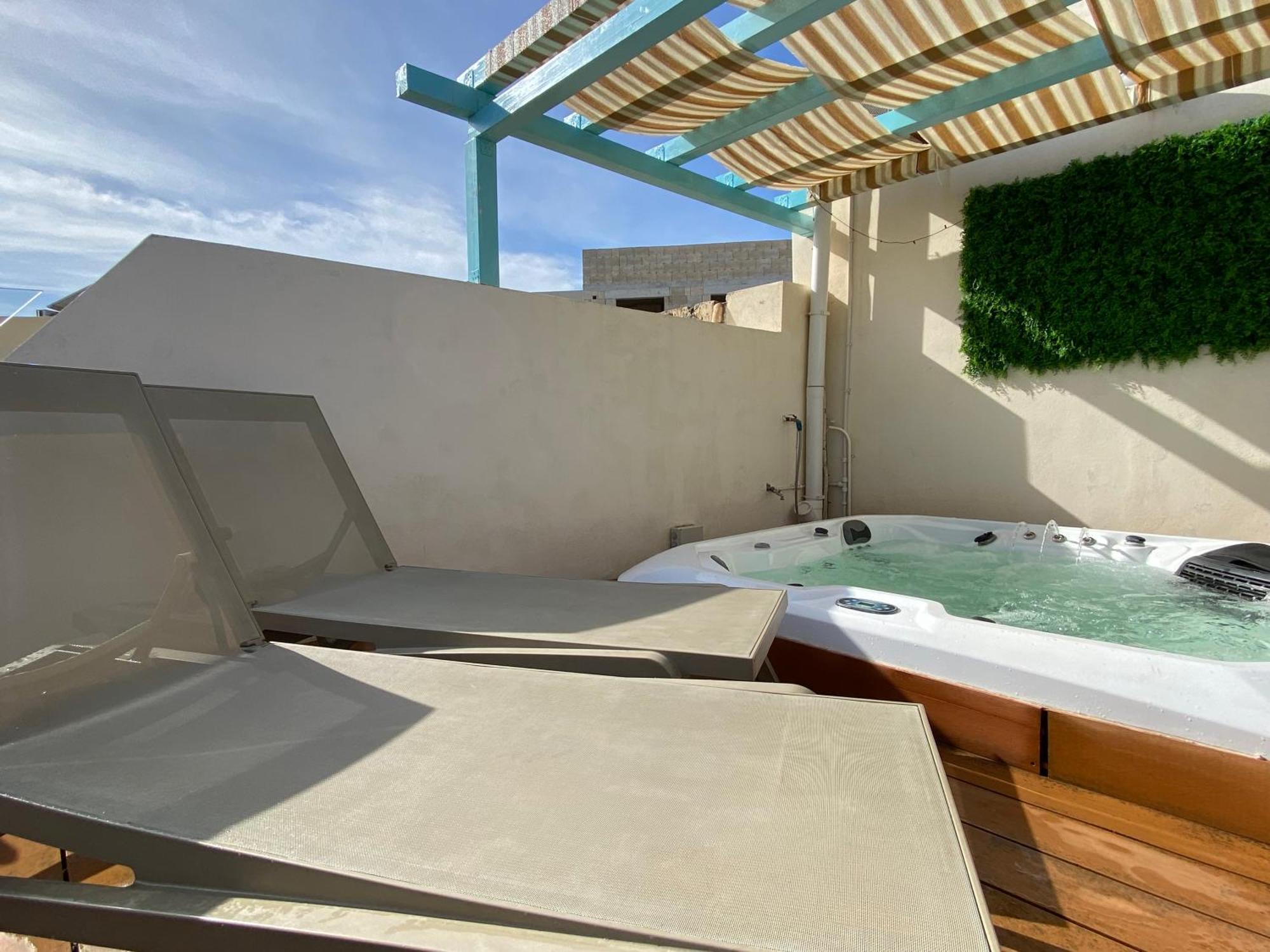 Amazing 4-Bedroom Sliema Town House With Jacuzzi Екстериор снимка
