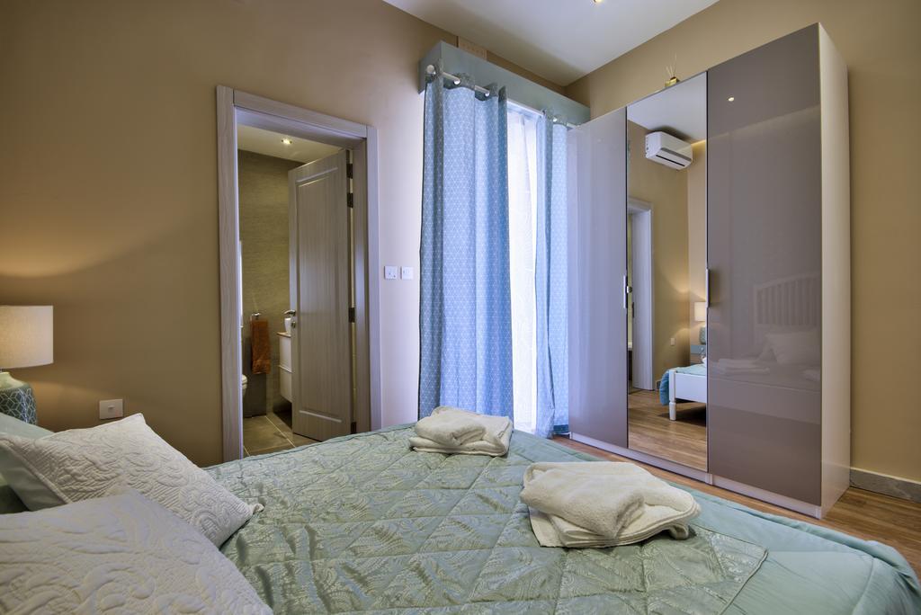 Amazing 4-Bedroom Sliema Town House With Jacuzzi Екстериор снимка