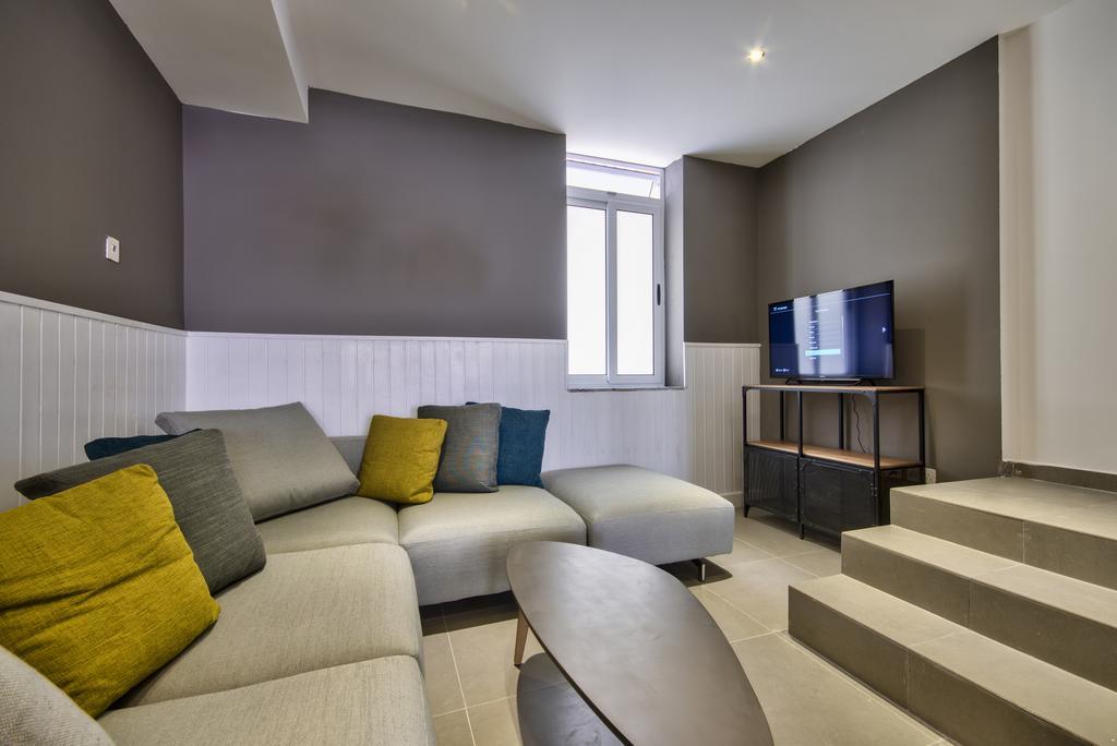 Amazing 4-Bedroom Sliema Town House With Jacuzzi Екстериор снимка