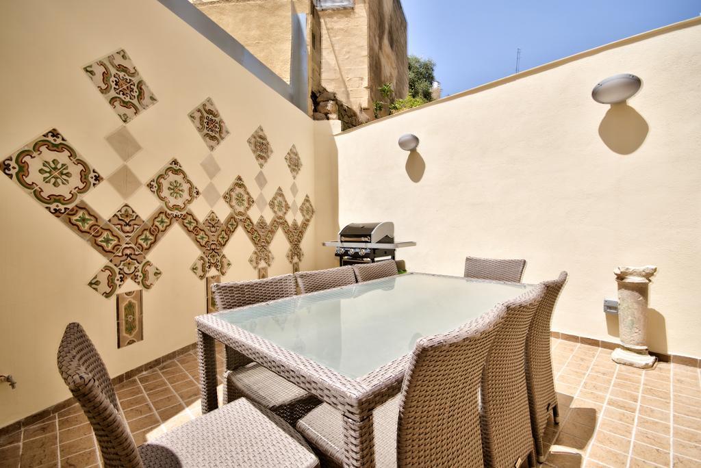 Amazing 4-Bedroom Sliema Town House With Jacuzzi Екстериор снимка