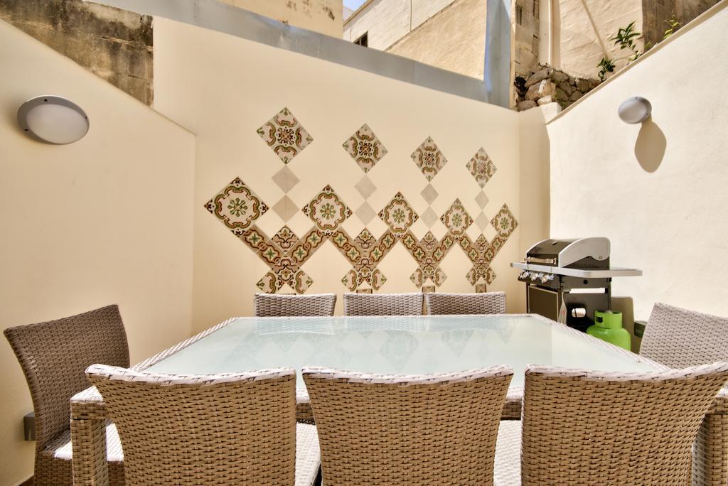 Amazing 4-Bedroom Sliema Town House With Jacuzzi Екстериор снимка